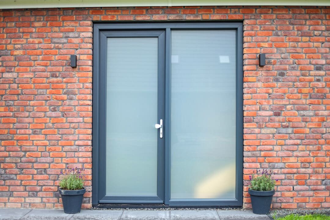 Ternaard kunststof kozijnen verdiept profiel RAL 7016