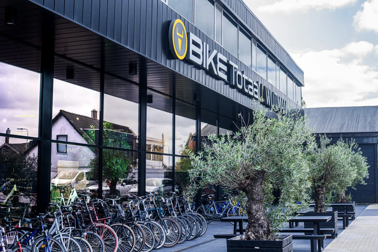 Bike Totaal showroom, aluminium pui