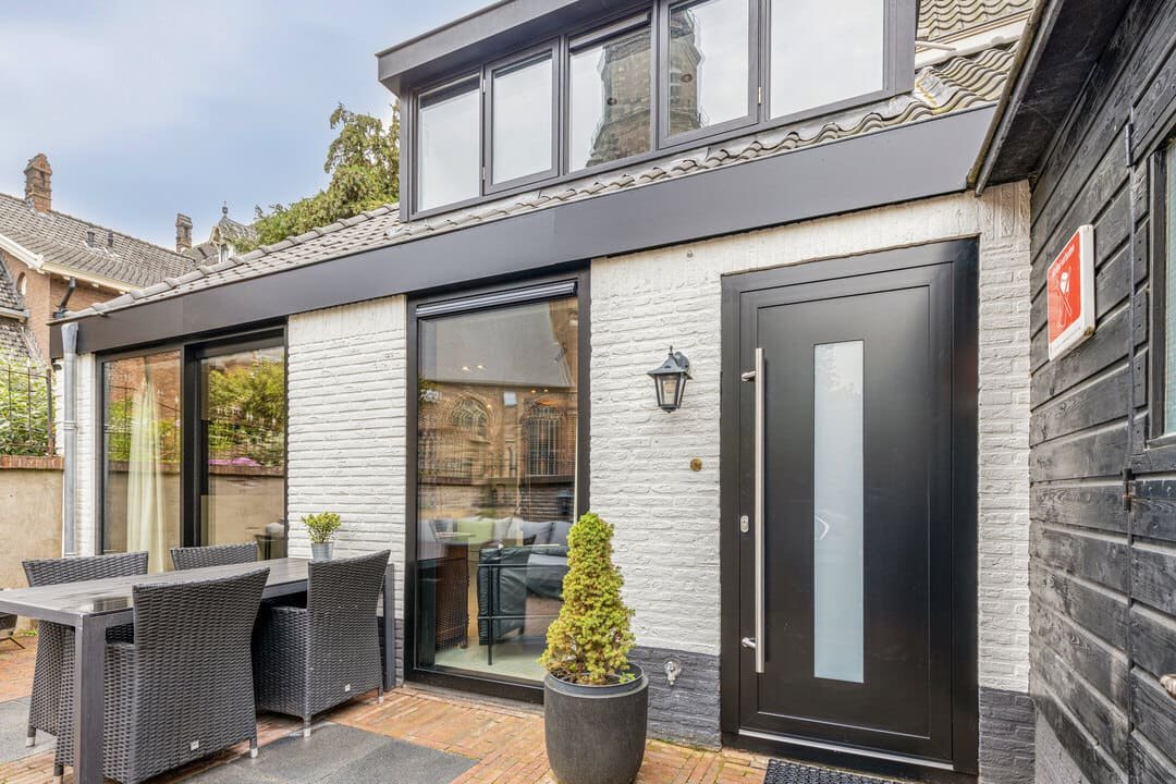 IJsselstein project — aluminium kozijnen RAL 9005