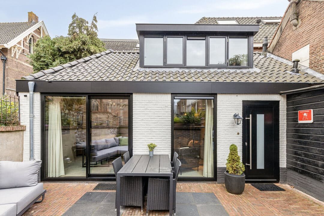 IJsselstein project — aluminium kozijnen RAL 9005