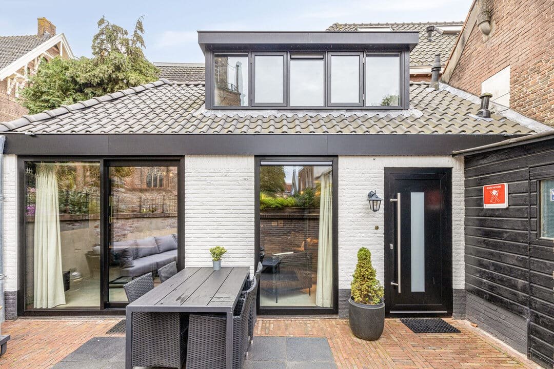 IJsselstein project — aluminium kozijnen RAL 9005