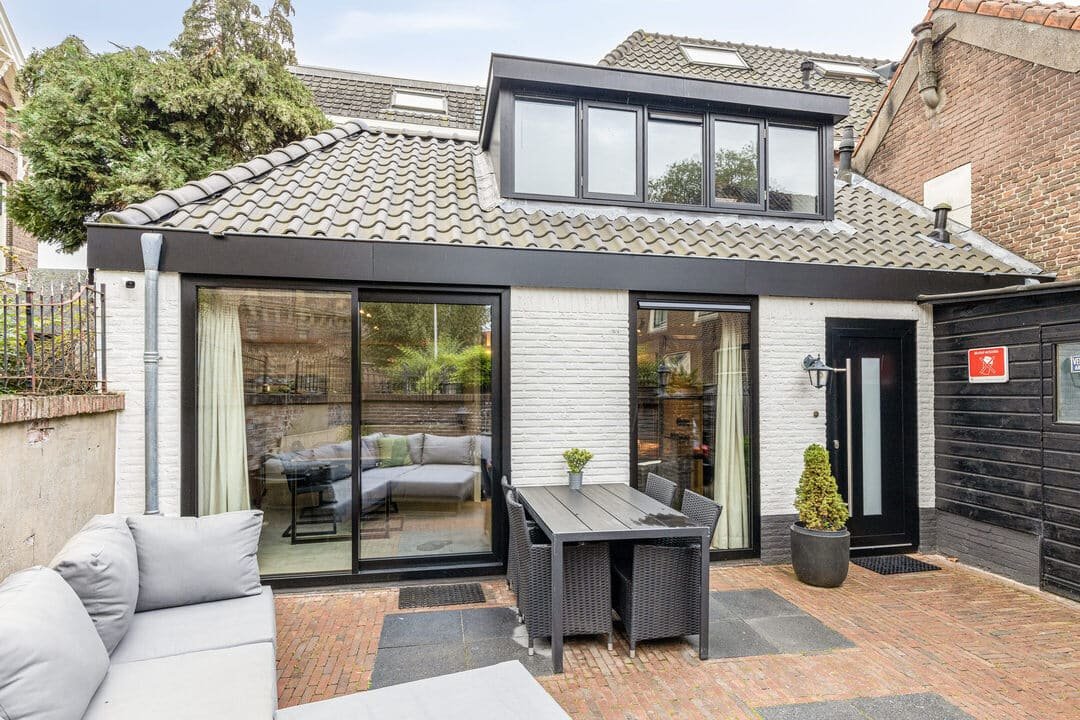 IJsselstein project — aluminium kozijnen RAL 9005