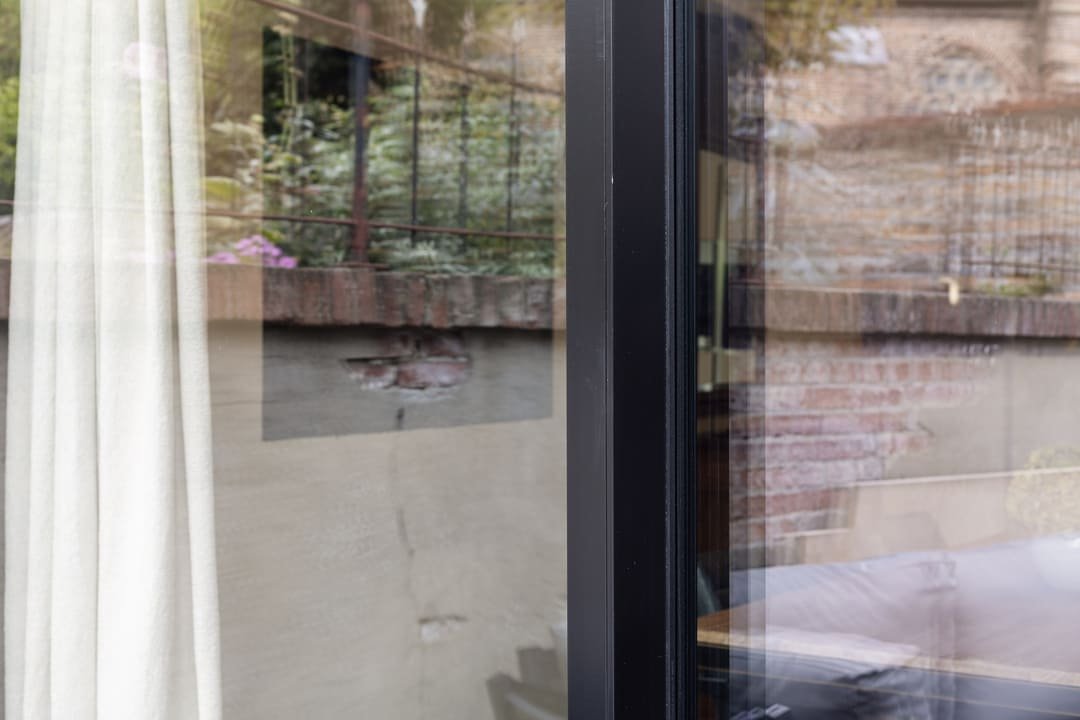 IJsselstein project — aluminium kozijnen RAL 9005