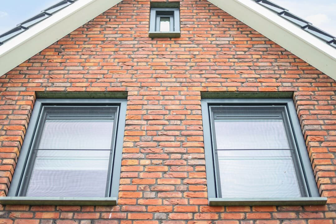 Ternaard project — kunststof kozijnen verdiept profiel RAL 7016