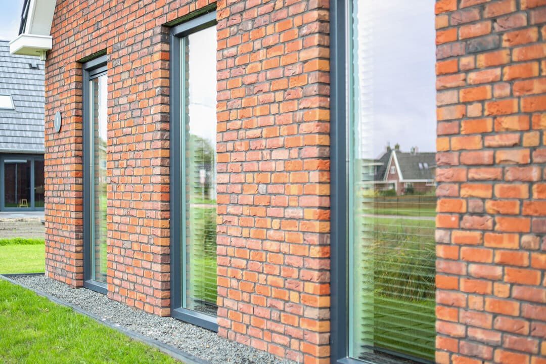 Ternaard project — kunststof kozijnen verdiept profiel RAL 7016