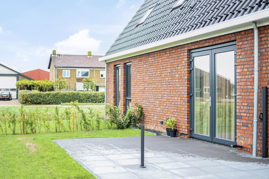 Ternaard project — kunststof kozijnen verdiept profiel RAL 7016